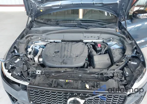 2023 Volvo Xc60 B5 Plus Dark Theme z USA, uszkodzony, nr VIN YV4L12RLXP1351485